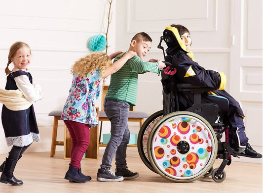 Apprenez pourquoi les jouets inclusifs sont bénéfiques pour tous les enfants : confiance, partage, indépendance et éducation adaptée à chaque cadence