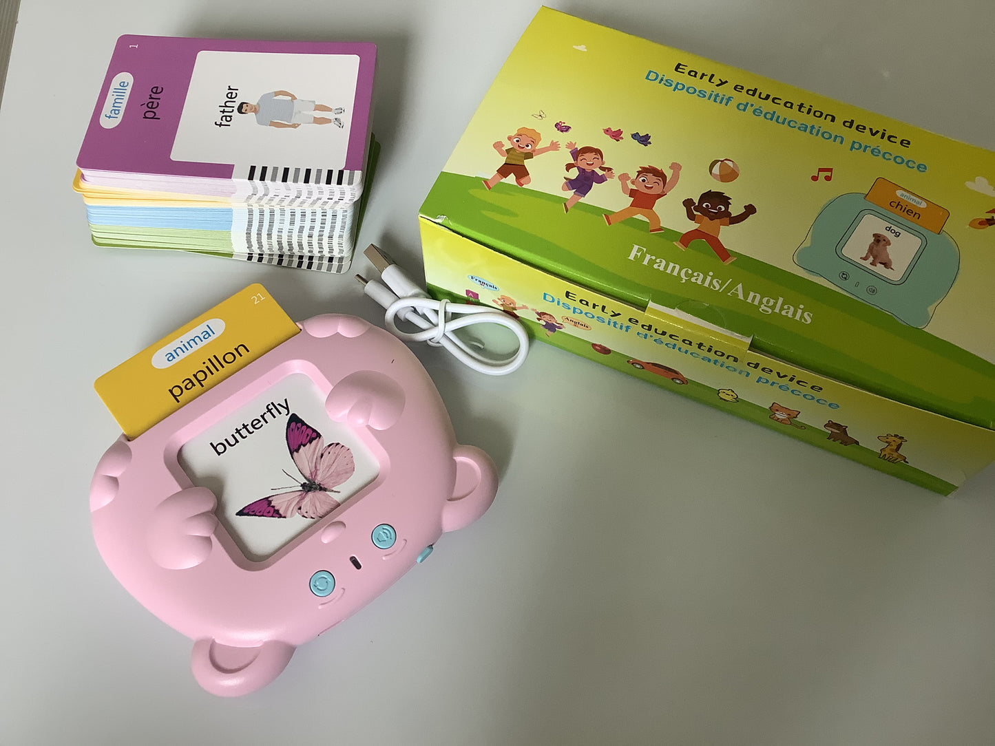 Lecteur de cartes Montessori Français Anglais pour développer le langage et l'apprentissage