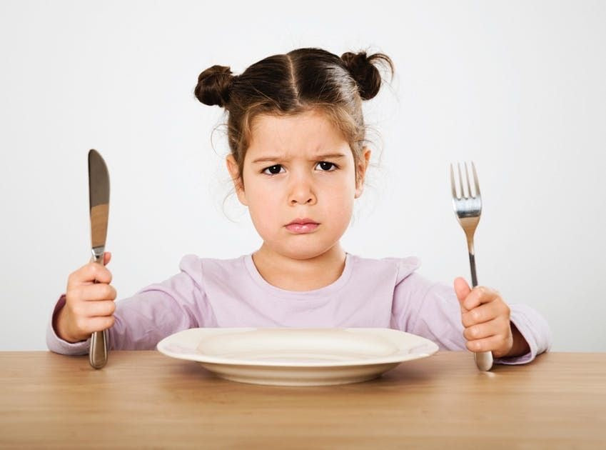Les repas qui tournent au cauchemar : comment gérer un enfant qui refuse de manger